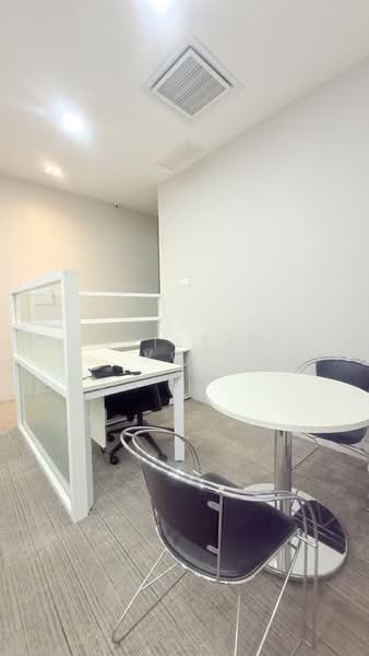 Pejabat untuk Disewa di Ampang (Kuala Lumpur) - Christine Voo - Open desk - PropertyGuru.com.my