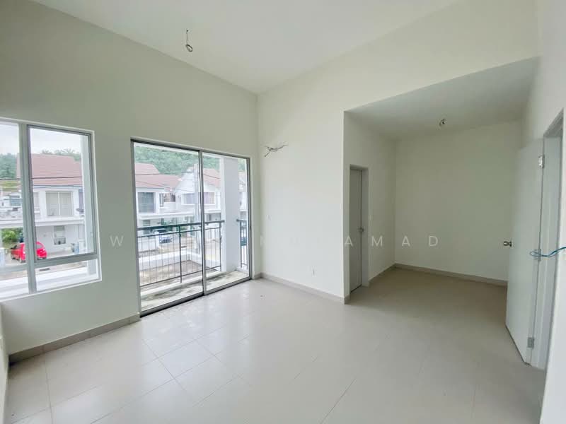 Semi-Detached House for Sale in Shah Alam (Selangor) - WATIE MUHAMAD - Living Room - PropertyGuru.com.my