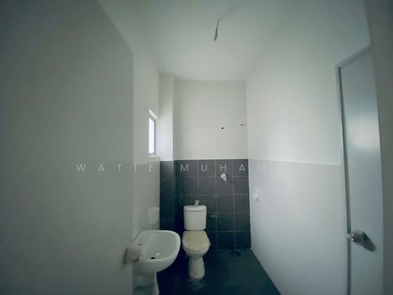 Semi-Detached House for Sale in Shah Alam (Selangor) - WATIE MUHAMAD - Bathroom - PropertyGuru.com.my