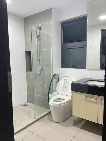 Pangsapuri untuk Disewa di Molek Pine 4 - YC Fung - Bathroom - PropertyGuru.com.my