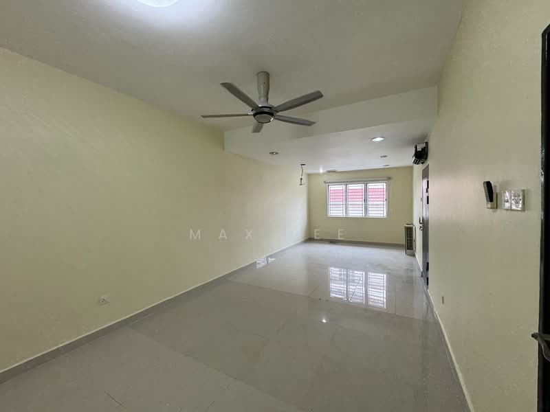 Rumah Teres 2.5 Tingkat untuk Dijual di Taman Bukit Serdang (Seri Kembangan) - Max Lee - Living Room - PropertyGuru.com.my