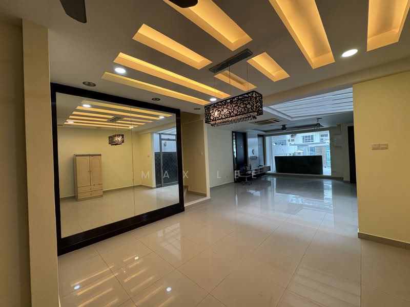 Rumah Teres 2.5 Tingkat untuk Dijual di Taman Bukit Serdang (Seri Kembangan) - Max Lee - Living Room - PropertyGuru.com.my