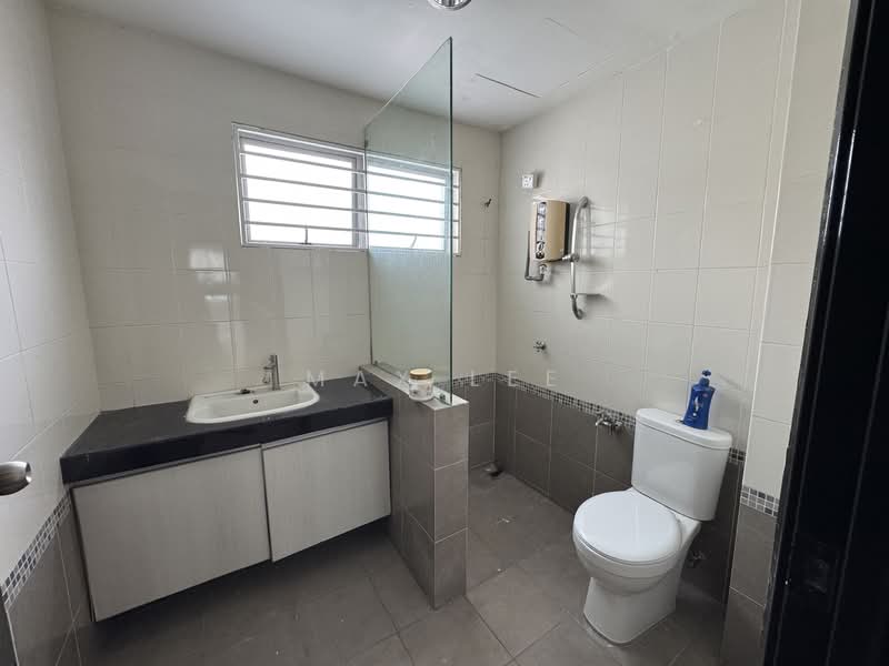 Rumah Teres 2.5 Tingkat untuk Dijual di Taman Bukit Serdang (Seri Kembangan) - Max Lee - Bathroom - PropertyGuru.com.my