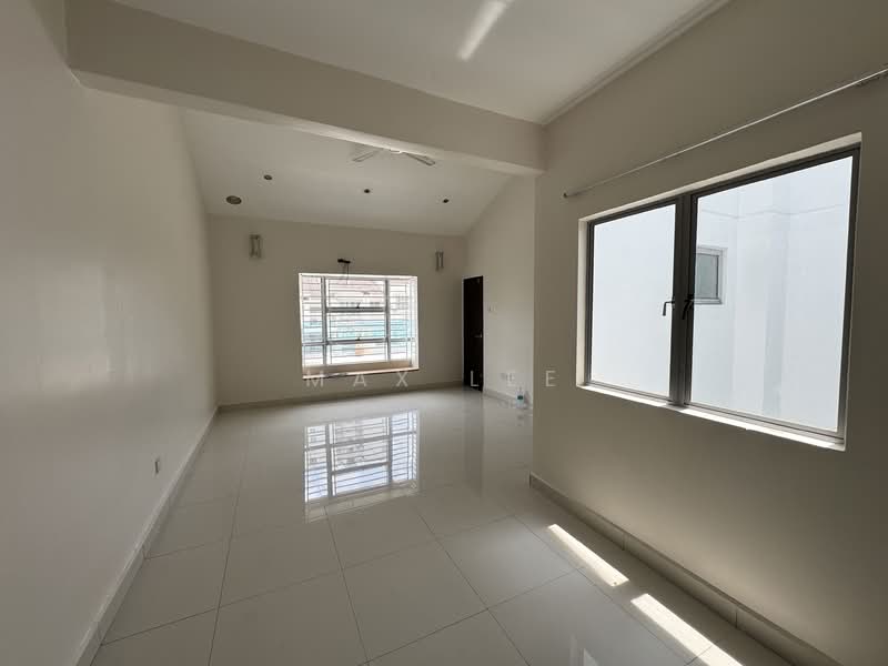 Rumah Teres 2.5 Tingkat untuk Dijual di Taman Bukit Serdang (Seri Kembangan) - Max Lee - Living Room - PropertyGuru.com.my