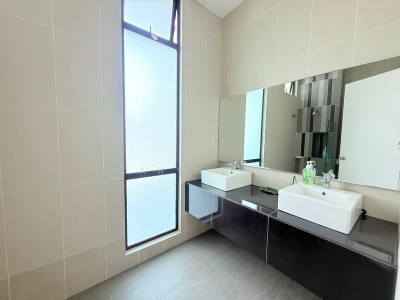 Cluster House for Sale in Setia Eco Cascadia (Tebrau) - Caryn Ter - Bathroom - PropertyGuru.com.my