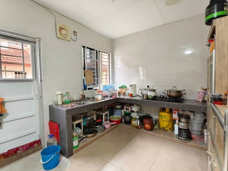 2.5-storey Terraced House for Sale in Bandar Seri Alam (Masai) - Alan Ler - Kitchen - PropertyGuru.com.my