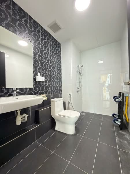 Servis Apartment untuk Dijual di Wave @ Marina Cove - Alan Ler - Bathroom - PropertyGuru.com.my