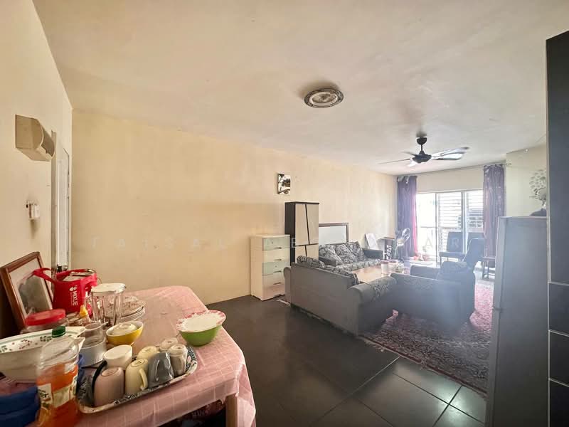 Apartment for Sale at Lakeview Apartments - Faisal Abu Omar - Living Room - PropertyGuru.com.my