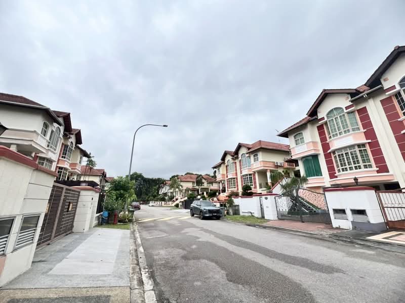 Semi-Detached House for Sale in Taman Molek (Johor Bahru) - Yik Tat - PropertyGuru.com.my