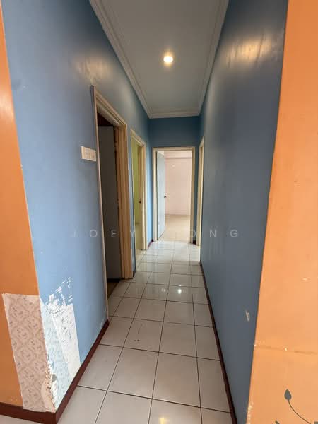 Apartment for Sale at Sri Teratai Apartment - Joey Wong - Corridor - PropertyGuru.com.my