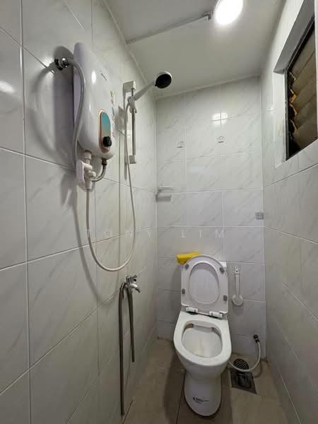 Rumah Teres 1 Tingkat untuk Disewa di Taman Pelangi (Johor Bahru) - Tony Lim - Bathroom - PropertyGuru.com.my