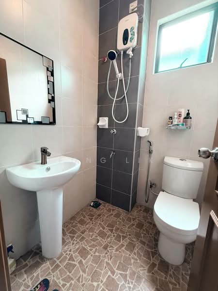 Rumah Teres 2 Tingkat untuk Dijual di Taman Laguna (Johor Bahru) - Fong Lik - Bathroom - PropertyGuru.com.my