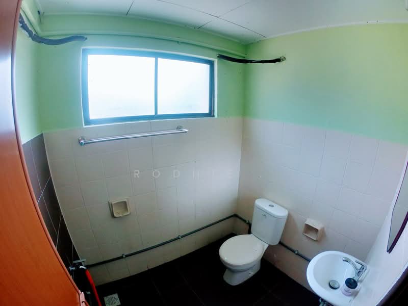 Condominium for Sale at Villa Pawana - Rodhie . - Bathroom - PropertyGuru.com.my