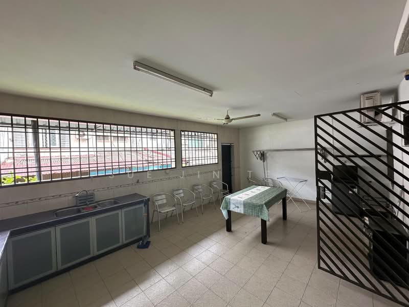 Rumah Teres 2 Tingkat untuk Disewa di Taman Pelangi (Johor Bahru) - Sue Jin Tee - Kitchen - PropertyGuru.com.my
