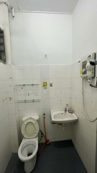 Rumah Teres 1 Tingkat untuk Dijual di Taman Bukit Maluri (Kepong) - Chun Yip - Bathroom - PropertyGuru.com.my