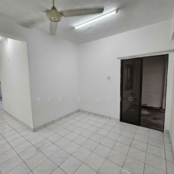 Pangsapuri untuk Dijual di Taman Lembah Maju 600 Apartment - Aeris Heng - Living Room - PropertyGuru.com.my