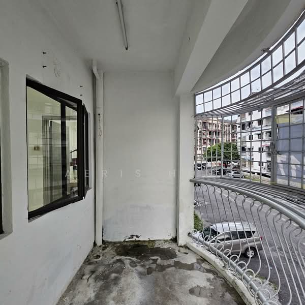 Pangsapuri untuk Dijual di Taman Lembah Maju 600 Apartment - Aeris Heng - Balcony - PropertyGuru.com.my
