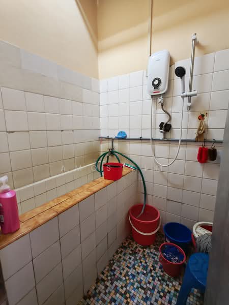 Shop for Sale in Jelutong (Penang) - Amos Lim - Bathroom - PropertyGuru.com.my