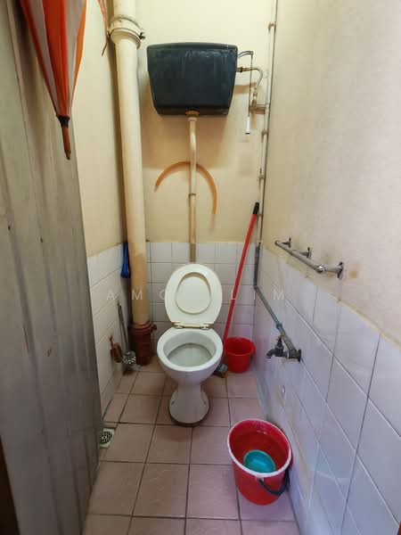 Shop for Sale in Jelutong (Penang) - Amos Lim - Bathroom - PropertyGuru.com.my
