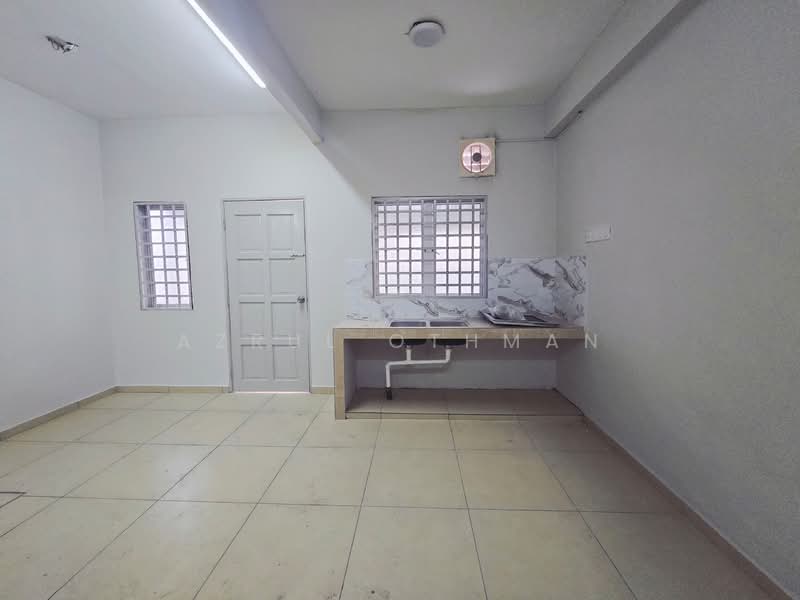 2-storey Terraced House for Sale in Senawang (Negeri Sembilan) - Azrul Othman - Kitchen - PropertyGuru.com.my