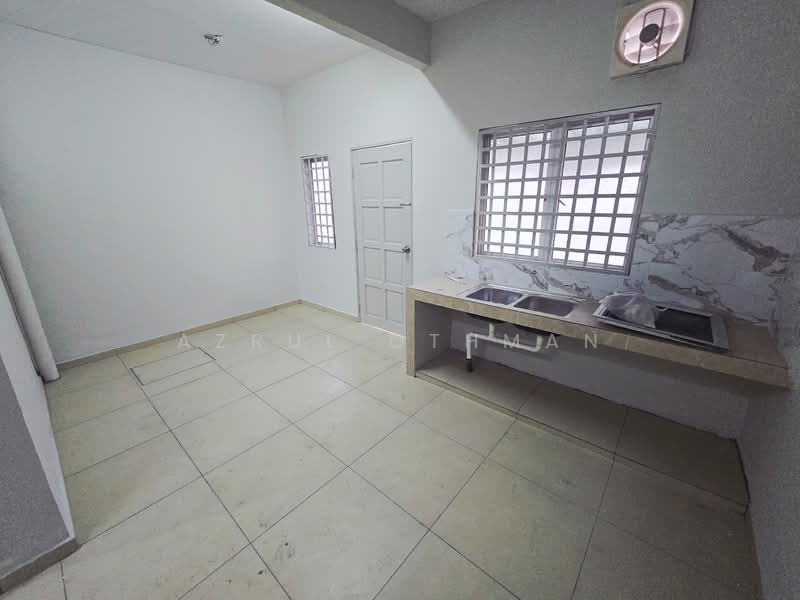 2-storey Terraced House for Sale in Senawang (Negeri Sembilan) - Azrul Othman - Kitchen - PropertyGuru.com.my