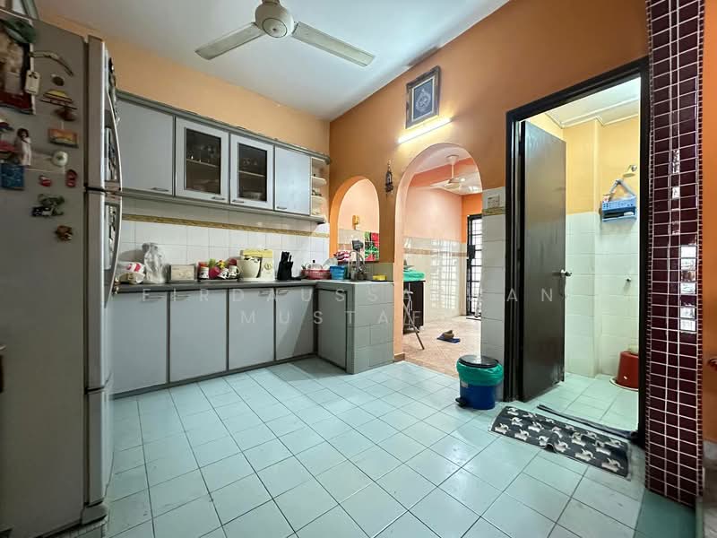2-storey Terraced House for Sale in Usj 11 (Subang Jaya) - Firdaussazwan Mustafa - Kitchen - PropertyGuru.com.my