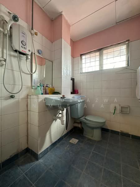 2-storey Terraced House for Sale in Usj 11 (Subang Jaya) - Firdaussazwan Mustafa - Bathroom - PropertyGuru.com.my