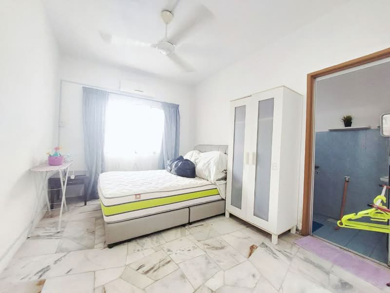 Pangsapuri untuk Dijual di Residensi Warnasari 1 - Ziana Najib - Bedroom - PropertyGuru.com.my