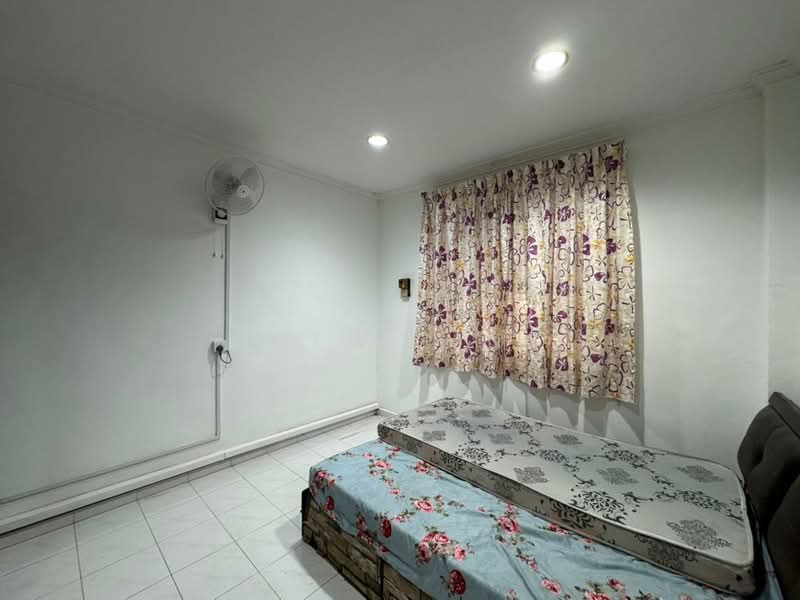 1.5-storey Terraced House for Rent in Taman Sri Setia (Johor Bahru) - Chew Ping - Bedroom - PropertyGuru.com.my