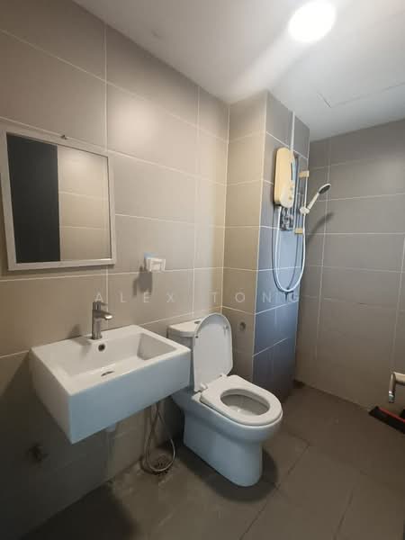 Servis Apartment untuk Dijual di Emira Residence - Alex Tong - Bathroom - PropertyGuru.com.my