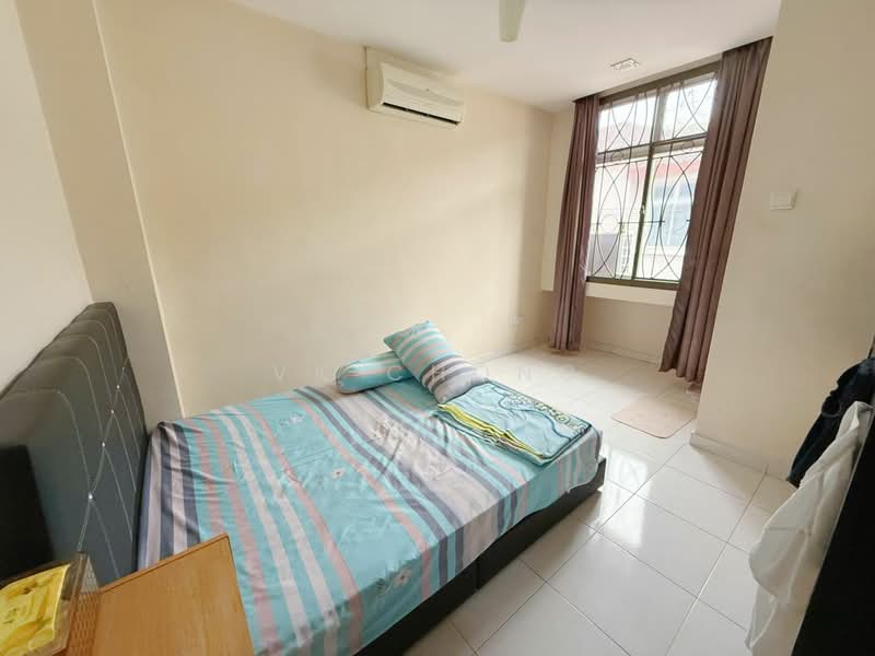 Rumah Teres 2 Tingkat untuk Dijual di Taman Setia Indah (Tebrau) - VK Chong - Bedroom - PropertyGuru.com.my
