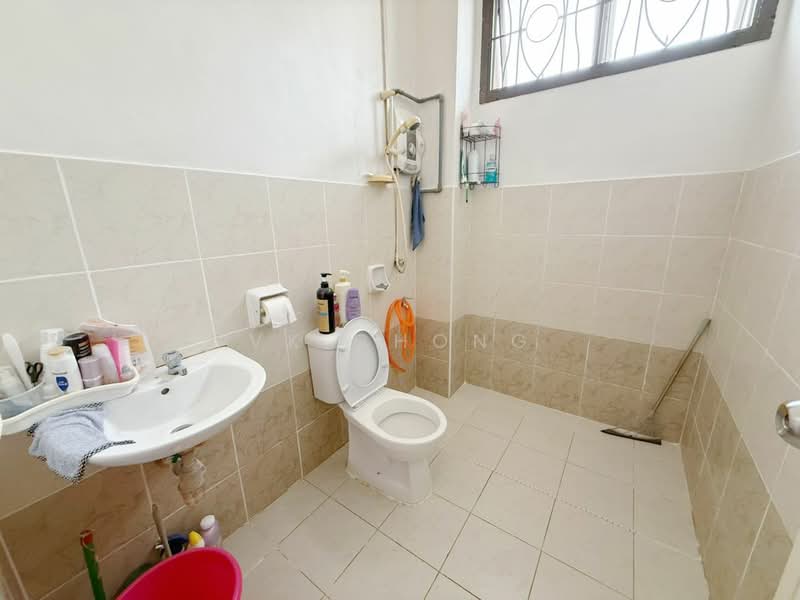 Rumah Teres 2 Tingkat untuk Dijual di Taman Setia Indah (Tebrau) - VK Chong - Bathroom - PropertyGuru.com.my