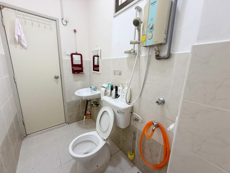 Rumah Teres 2 Tingkat untuk Dijual di Taman Setia Indah (Tebrau) - VK Chong - Bathroom - PropertyGuru.com.my
