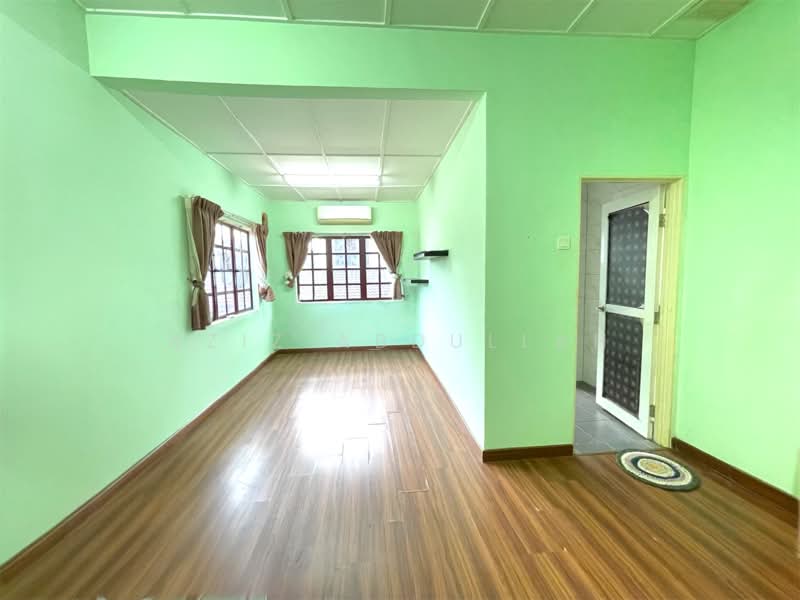 Rumah Teres untuk Dijual di Subang Jaya (Selangor) - Aziz Abdullah - Living Room - PropertyGuru.com.my
