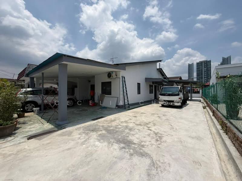 Semi-Detached House for Rent in Taman Iskandar (Johor Bahru) - Cecelia Choo - Exterior - PropertyGuru.com.my