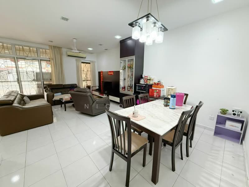 Rumah Teres 2 Tingkat untuk Dijual di Taman Setia Indah (Tebrau) - Nico Ho - Living Room - PropertyGuru.com.my