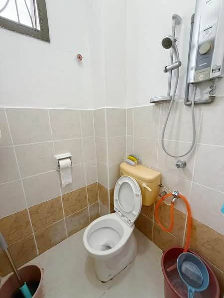Rumah Teres 2 Tingkat untuk Dijual di Taman Setia Indah (Tebrau) - Nico Ho - Bathroom - PropertyGuru.com.my