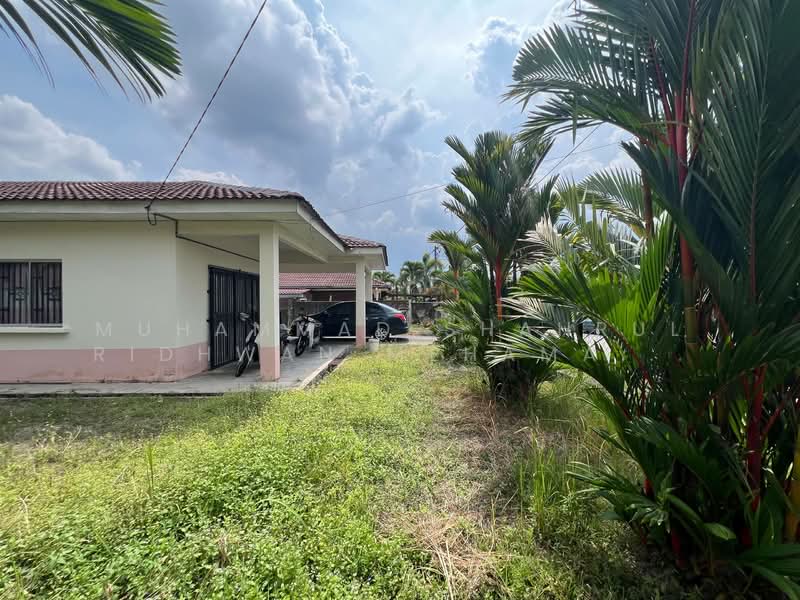 Bungalow for Sale in Taman Pinggiran Putra (Seri Kembangan) - Muhammad Shahrul Ridhwan Mehamad Nasir - Exterior - PropertyGuru.com.my