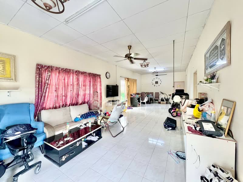 Bungalow for Sale in Taman Pinggiran Putra (Seri Kembangan) - Muhammad Shahrul Ridhwan Mehamad Nasir - Living Room - PropertyGuru.com.my