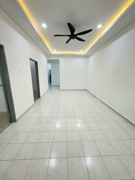 Rumah Teres untuk Dijual di Taman Ungku Tun Aminah (Skudai) - Ethan Gan - Living Room - PropertyGuru.com.my