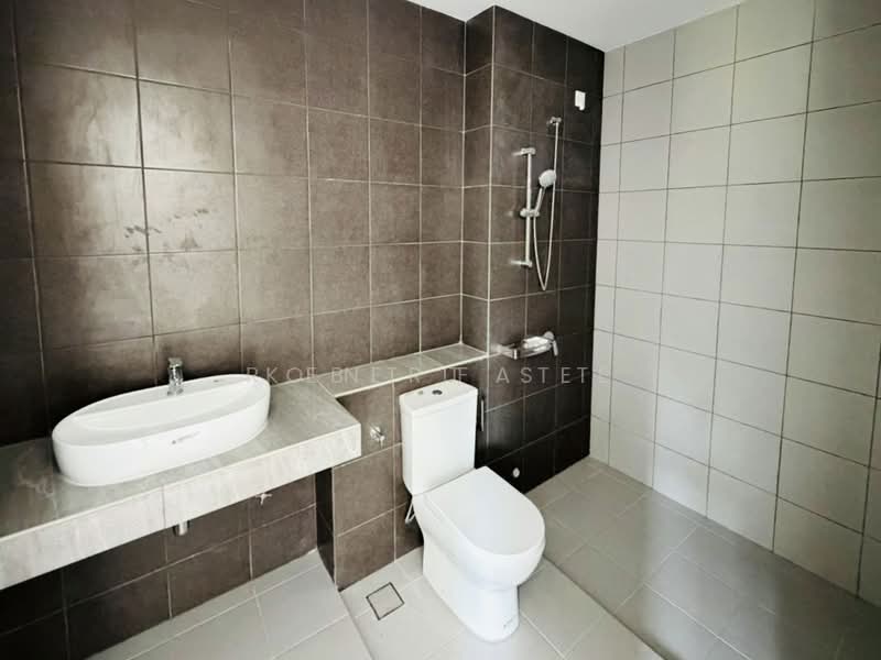 2-storey Terraced House for Sale in Bandar Country Homes (Rawang) - Kent Fatt - Bathroom - PropertyGuru.com.my