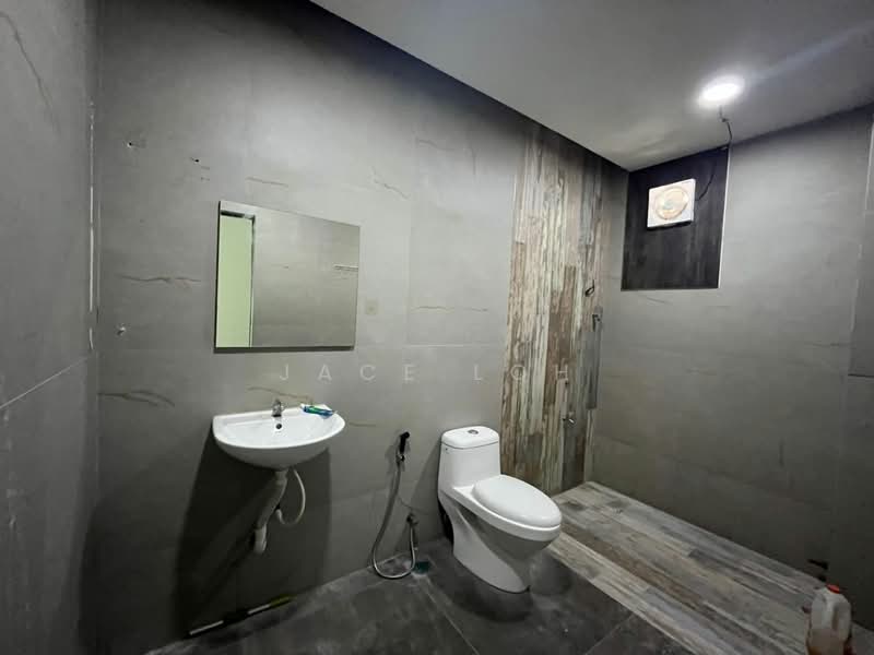 Shop for Rent in Setia Tropika (Johor Bahru) - Jace Loh - Bathroom - PropertyGuru.com.my