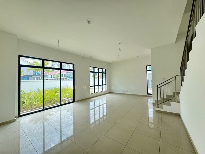 Rumah Kluster untuk Dijual di Taman Mount Austin (Tebrau) - Jun Wang - Living Room - PropertyGuru.com.my