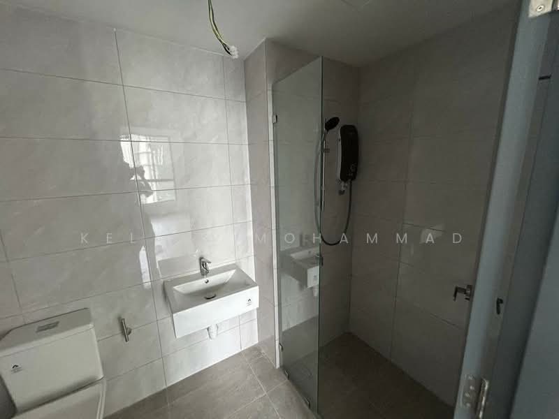 Service Residence for Rent at Altris Residences @ The Quartz WM - Kelana Mohammad - Master Bathroom - PropertyGuru.com.my