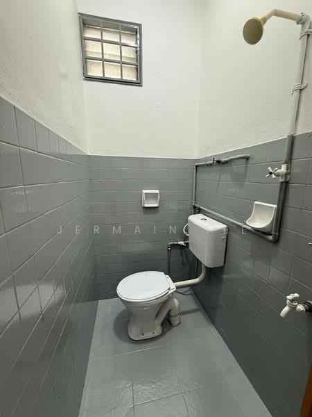 Rumah Teres 1.5 Tingkat untuk Dijual di Taman Molek (Johor Bahru) - Jermain Tee - Bathroom - PropertyGuru.com.my