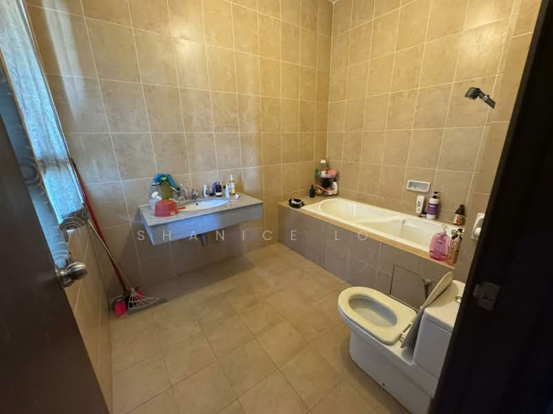 Rumah Berkembar untuk Dijual di Taman Aman Sari (Bandar Kinrara) - Shanice Low - Bathroom - PropertyGuru.com.my