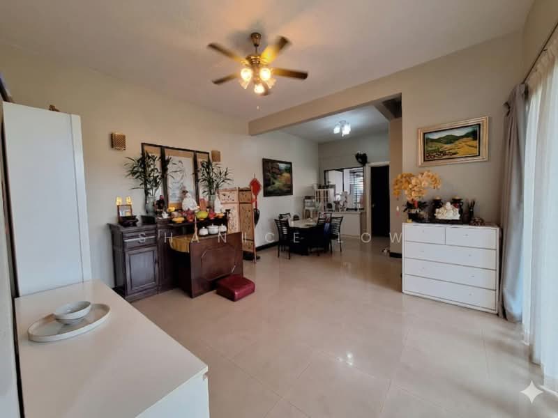 Rumah Berkembar untuk Dijual di Taman Aman Sari (Bandar Kinrara) - Shanice Low - Living Room - PropertyGuru.com.my