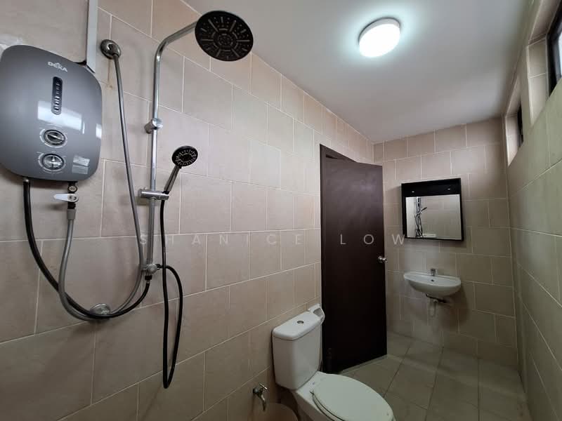 Rumah Berkembar untuk Dijual di Taman Aman Sari (Bandar Kinrara) - Shanice Low - Bathroom - PropertyGuru.com.my