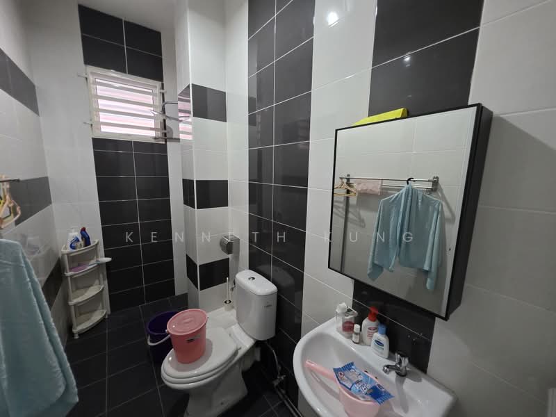 Rumah Teres 2-Tingkat untuk Dijual di Butterworth Sungai Dua (Permatang Pauh) - Kenneth Kung - Bathroom - PropertyGuru.com.my