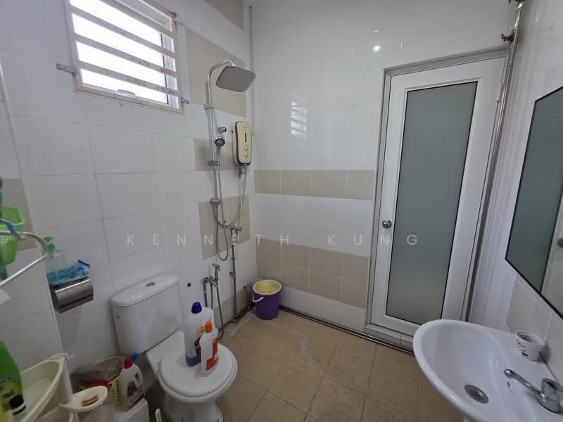 Rumah Teres 2-Tingkat untuk Dijual di Butterworth Sungai Dua (Permatang Pauh) - Kenneth Kung - Bathroom - PropertyGuru.com.my